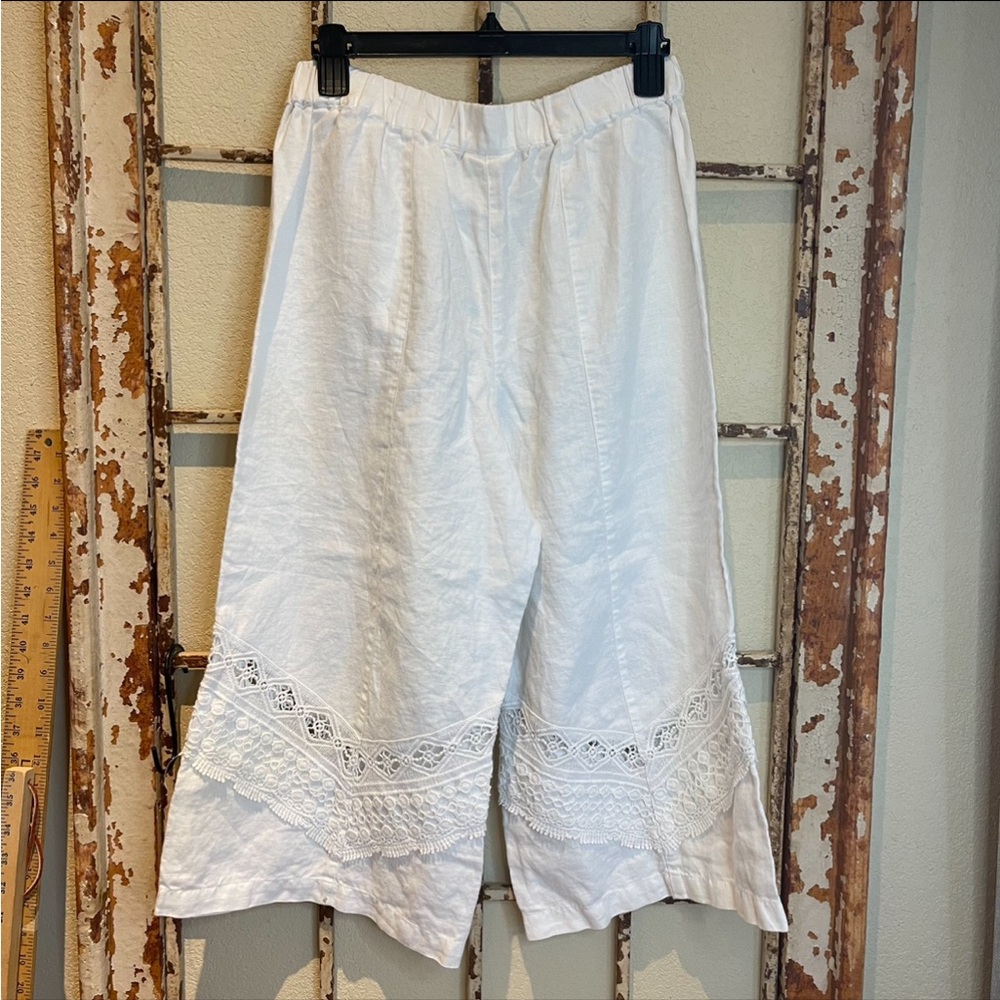 Chico’s White linen wide leg Capri/cropped pants